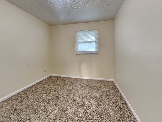 Building Photo - 8249 Devoe St