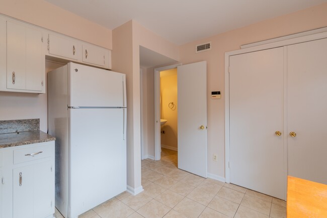 Building Photo - 4631 Old Lantern Way
