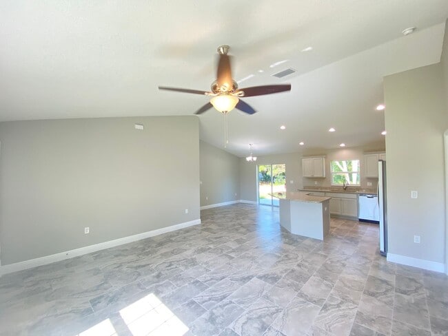 Building Photo - Desirable SW Ocala Neighborhood 4/2/2 *WON...