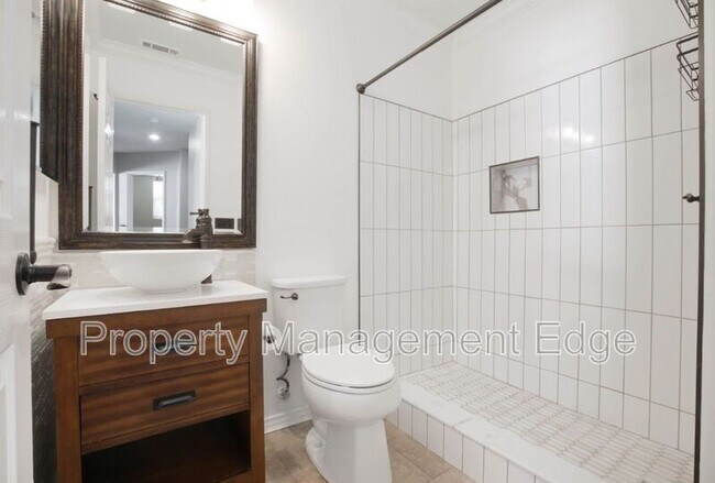 Building Photo - 29880 Pinehurst Dr