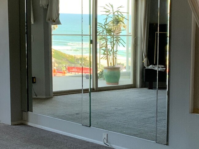 Building Photo - Huge White water condo at Fletcher Cove Solana Beach
