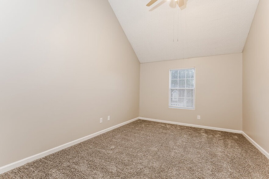 Building Photo - 102 Inverness Trce