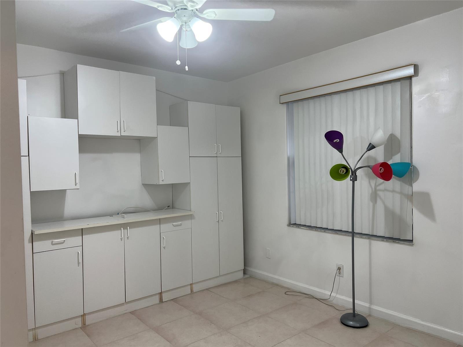 Building Photo - 7400 SW 37th Ct