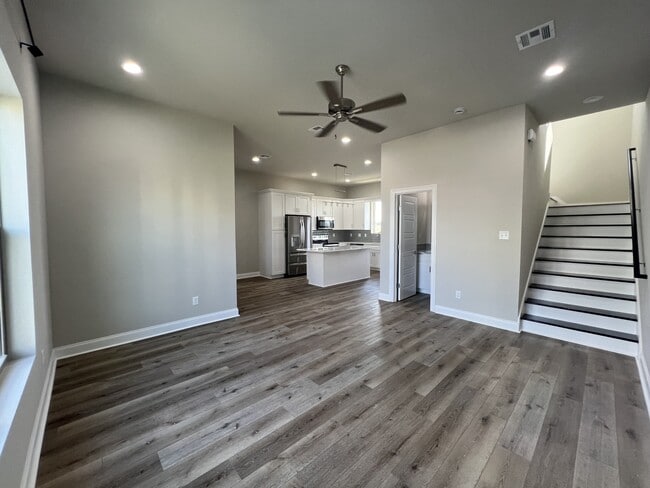 Building Photo - 113 Firethorn Dr
