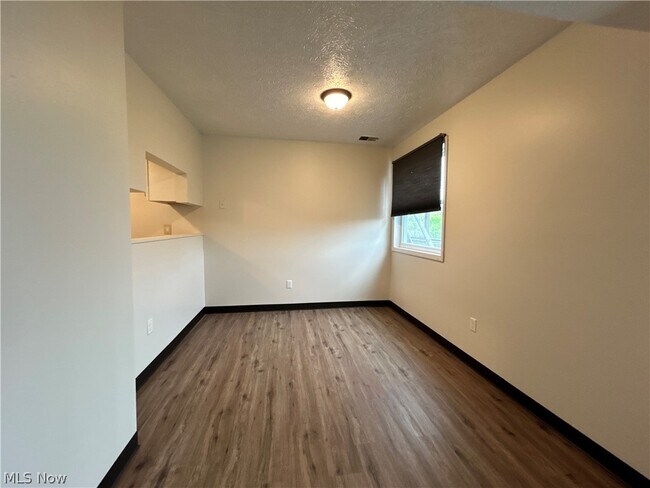 Building Photo - 623 Lovers Ln