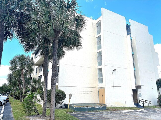 Building Photo - 2017 NW 46th Ave