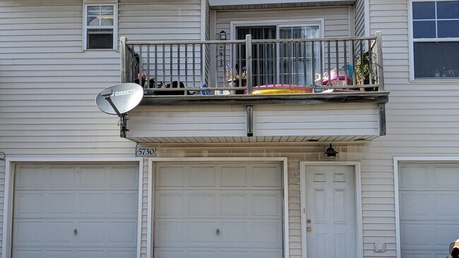 Building Photo - Location location location! This beautiful Fridley 3 bedroom townhouse, dont miss out!