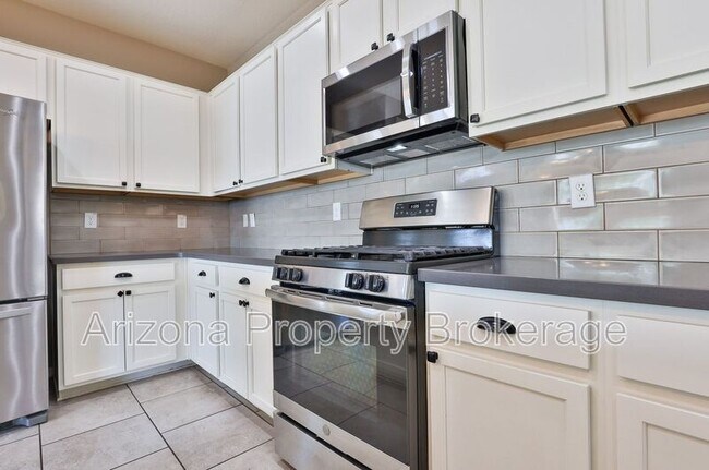Building Photo - 20933 W Almeria Rd
