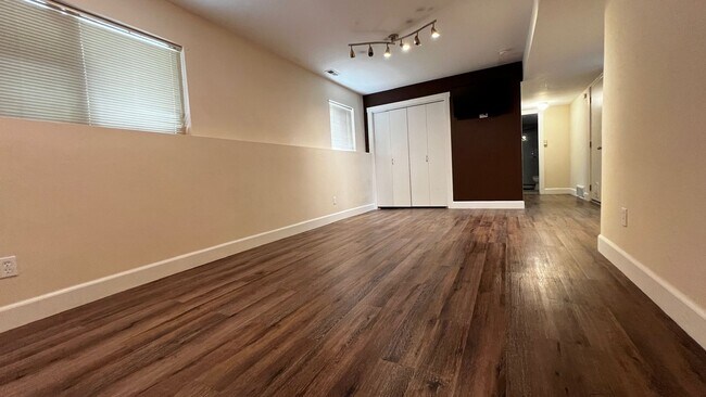 Building Photo - 4124 E 32nd Ave