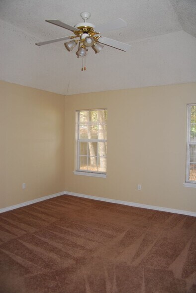 Building Photo - 14486 Williamsburg Dr