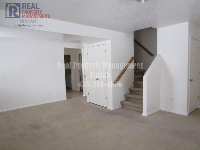 Building Photo - Beautiful Twin Home for Rent!
