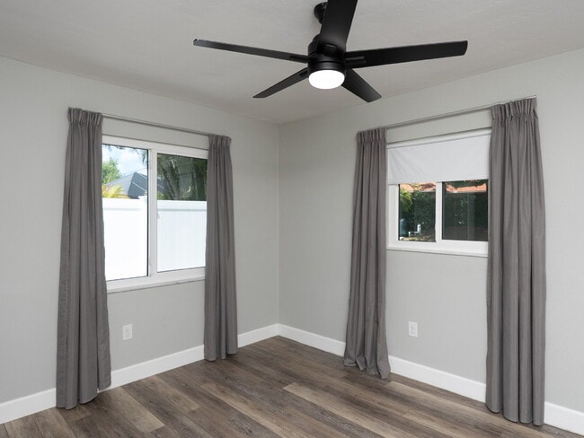 Building Photo - 153 Hourglass Dr