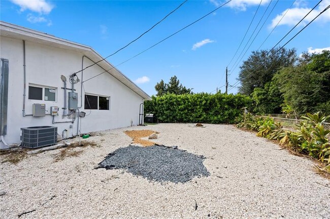 Building Photo - 1525 NE 160th St