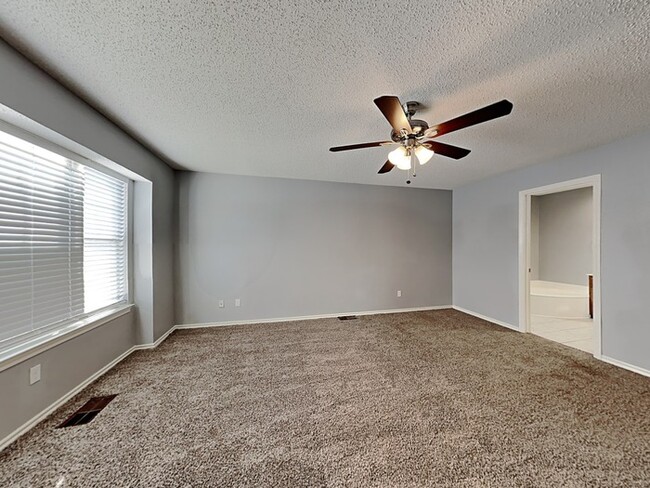 Building Photo - Spacious 3/2.5 Tudor Style Home!