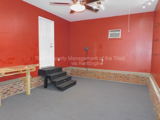 Building Photo - 2804 Mitchell Wood Dr