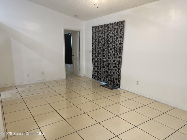 Building Photo - 499 Alesio Ave SE