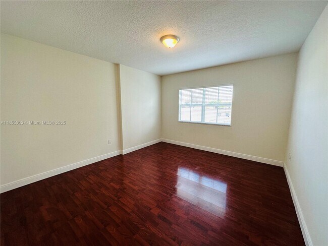Building Photo - 118 Zamora Ave