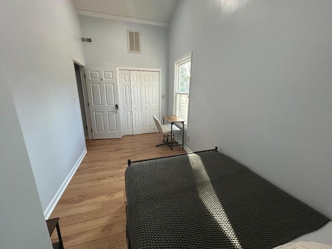 Building Photo - 900 Newcombe Rd