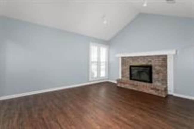 Building Photo - 402 NE Independence Ave