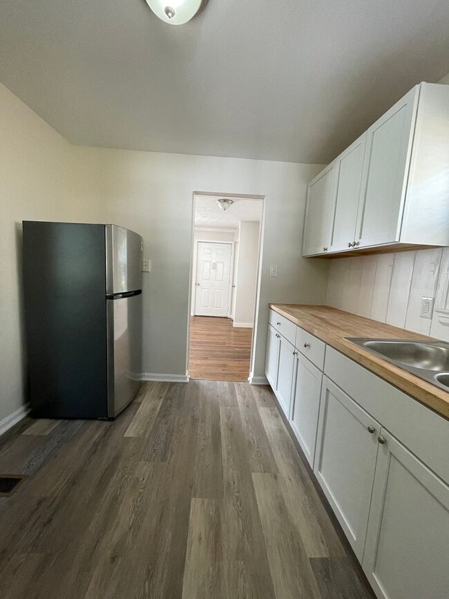 Building Photo - COME RELAX IN YOUR NEW HOME! -First Month'...
