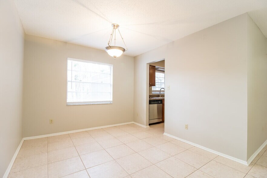 Building Photo - 234 Oak Rd