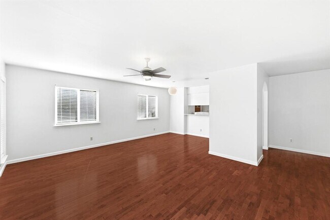 Building Photo - 6210 Shadow Valley Dr