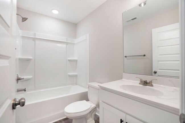 Building Photo - Excell Pointe 2 Bedroom Townhomes
