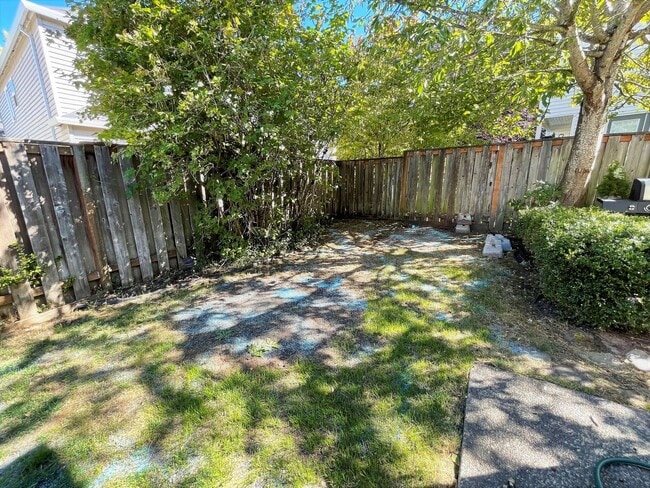 Building Photo - 16873 NW Oak Creek Dr