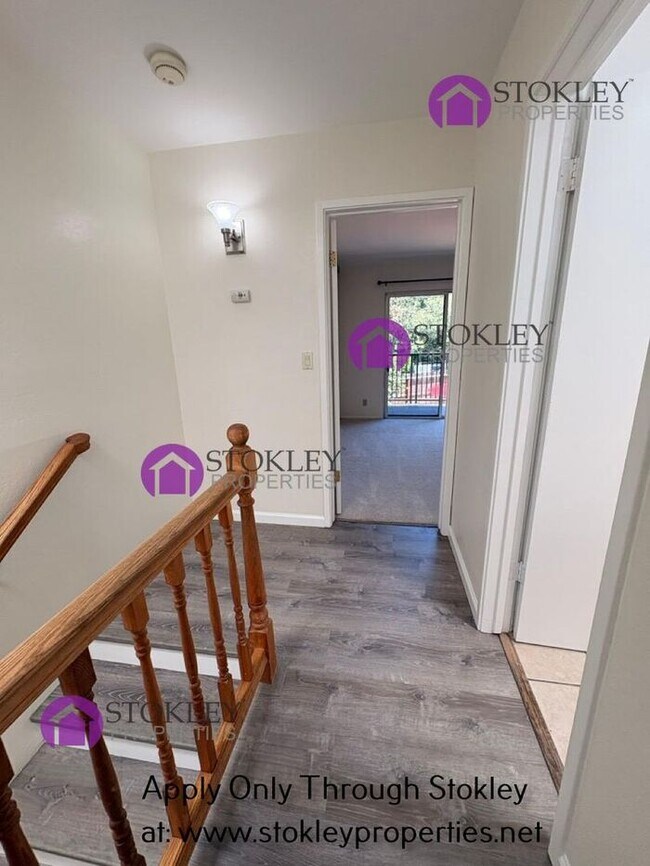 Building Photo - 1411 Creekside Dr