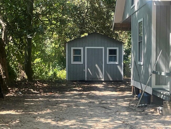 Building Photo - 618 Clarke St