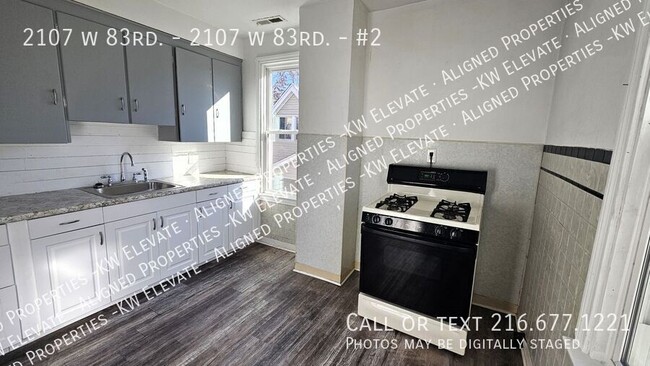 Building Photo - 2 bed 1 bath on 2nd Floor!