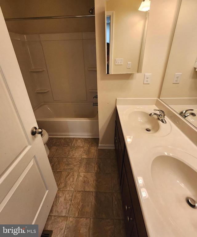 Building Photo - 104 Oflannery Ct