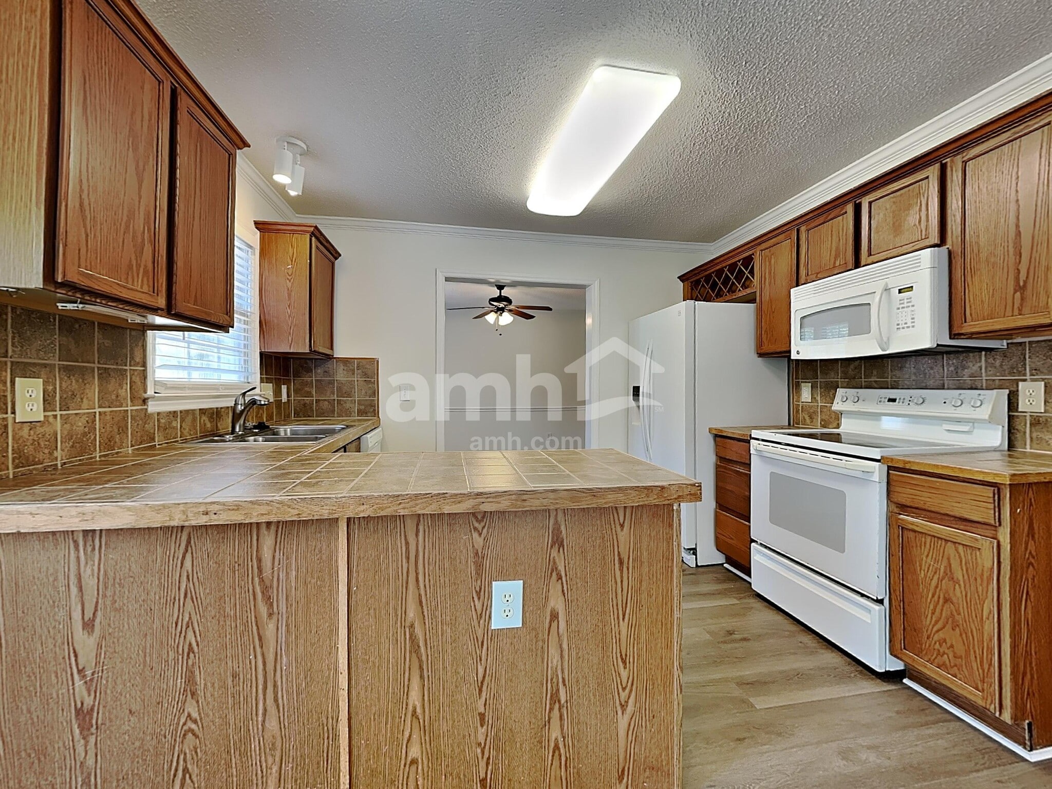 Building Photo - 2328 Water Lilly Way