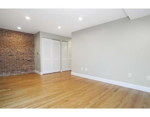 Building Photo - 95 Gainsborough St