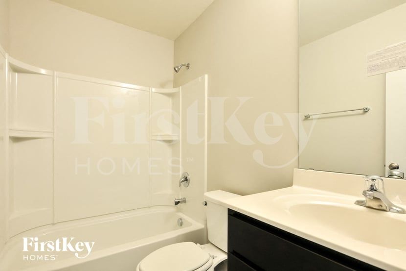 Building Photo - 404 Cozy Pines Dr