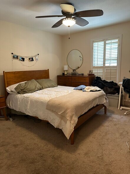 Building Photo - 7815 Broadway