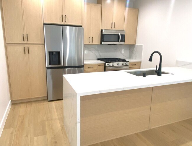 Building Photo - 4641 W 130th St