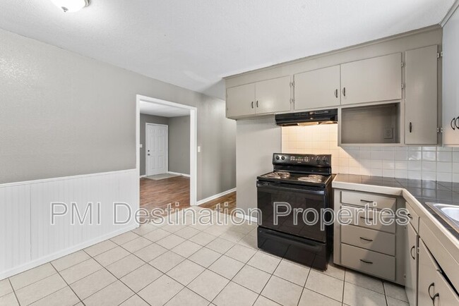 Building Photo - 1503 W 21st Terrace