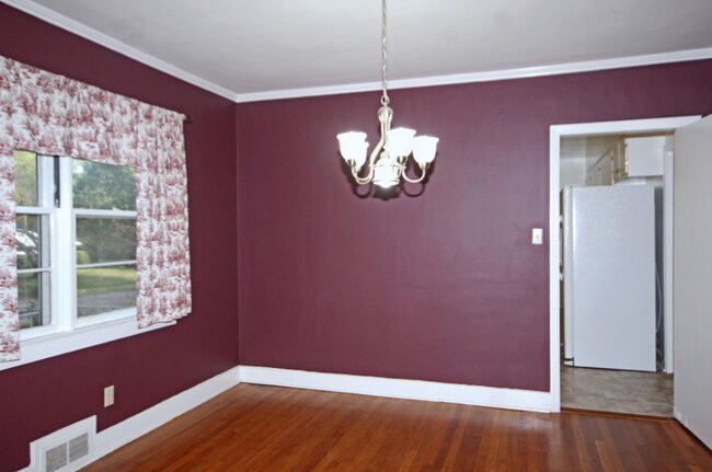 Building Photo - 205 Lakewood Dr