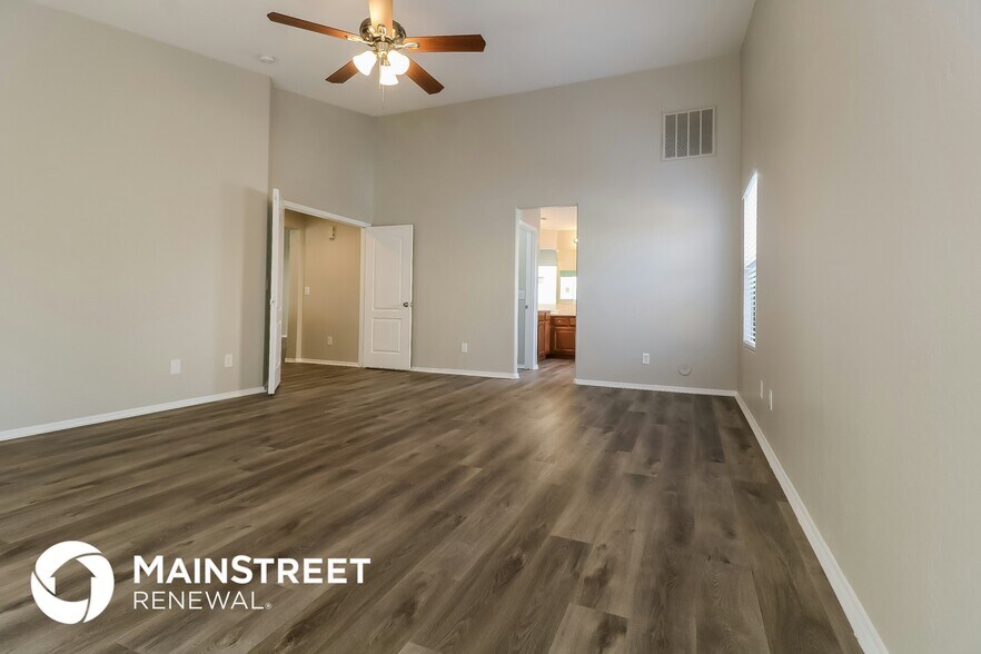 Building Photo - 9015 S 50th Ln
