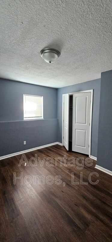 Building Photo - 704 N 70th St