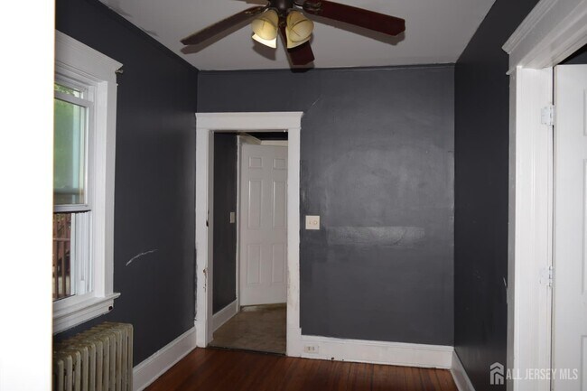 Building Photo - 4027 Woodbridge Ave