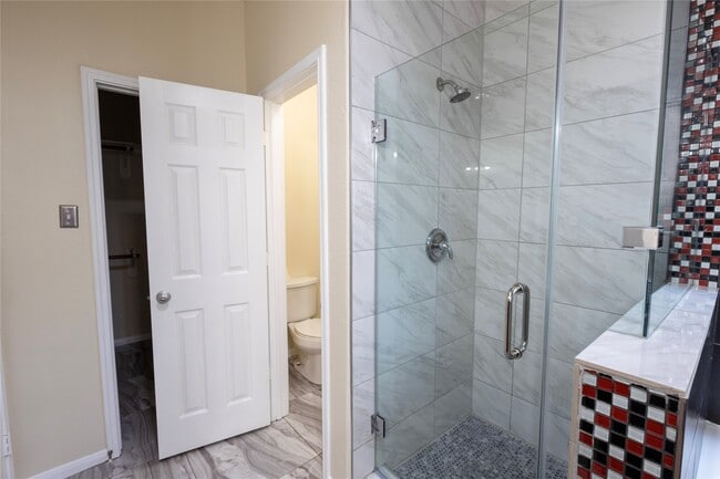 Building Photo - 6442 Wilshire Lakes