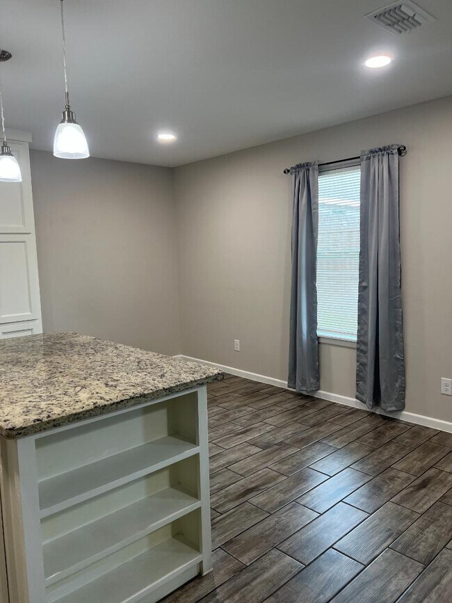 Building Photo - 1309 Alta Vista Dr