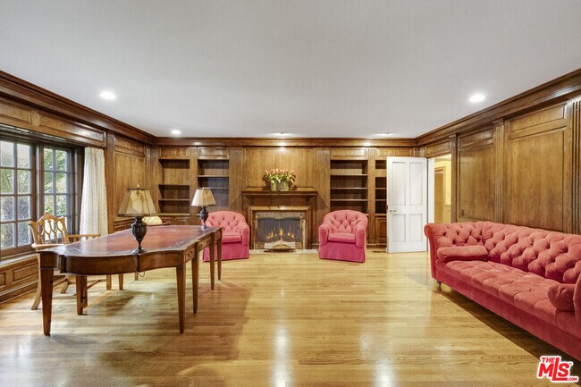 Building Photo - 821 Whittier Dr