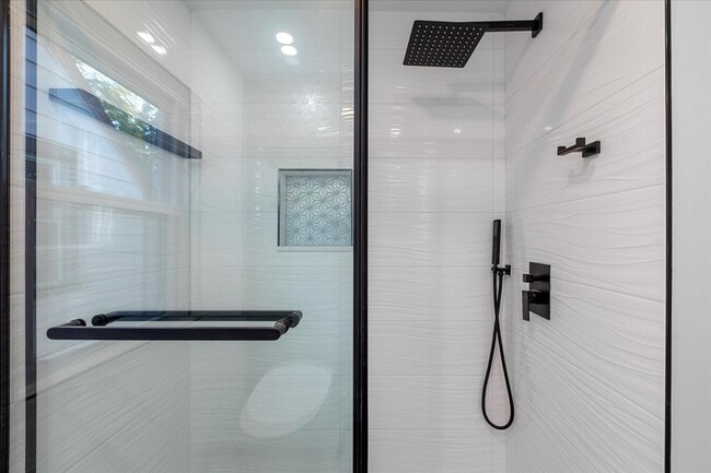 Building Photo - 1335 Marengo Ave