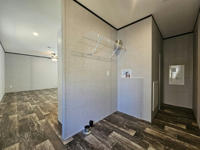 Building Photo - 1053 Myakka Dr