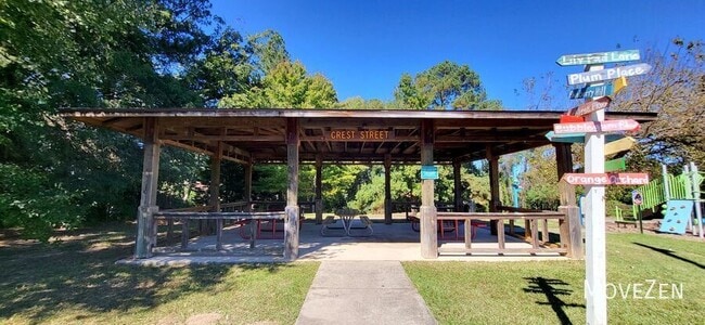 Building Photo - 7 Ratcale Ln