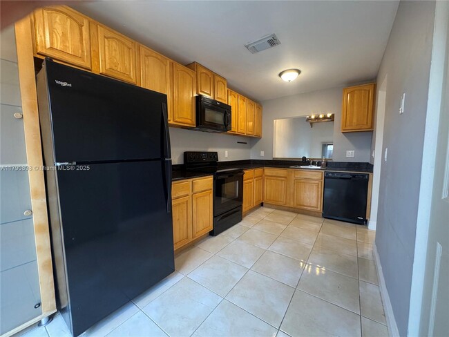 Building Photo - 8115 SW 21st Ct