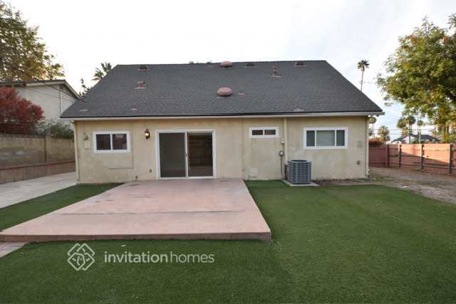 Building Photo - 2025 S Main St